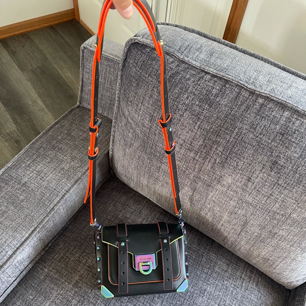 Michale kors cross body purse